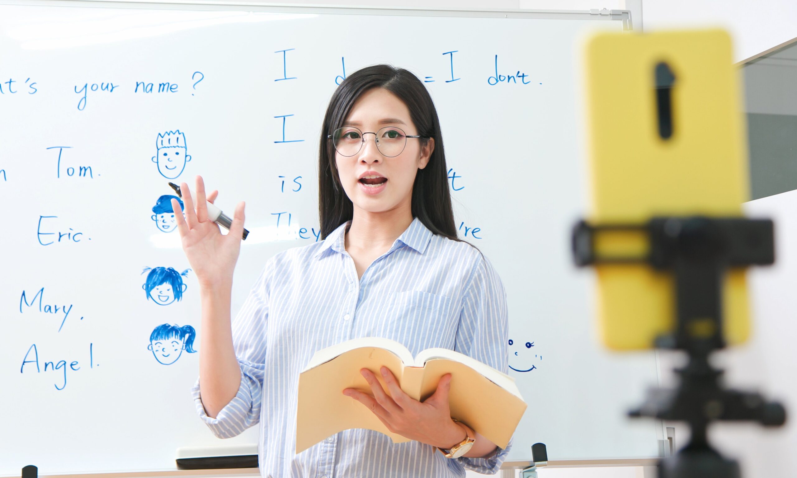 feamle emglish teacher lunar lingo
